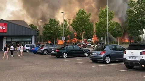 As&iacute; ha sido el impactante incendio de una autocaranava con una mujer dentro en Almer&iacute;a