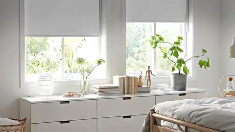 Los estores opacos de Ikea son los mejores para no dejar entrar luz ni calor por las ventanas