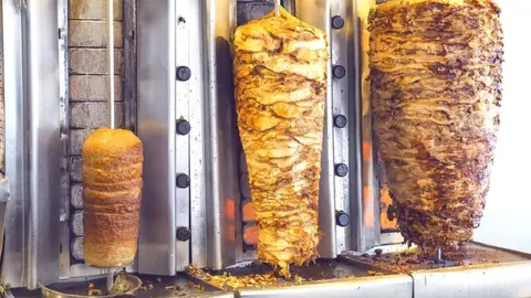 Sin papeles, ni contrato y hartos de echar horas. As&iacute; explotan a trabajadores en un kebab de C&oacute;rdoba