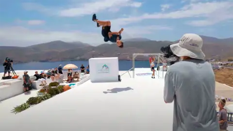 Competici&oacute;n de Parkour en la isla griega de Astipalea.