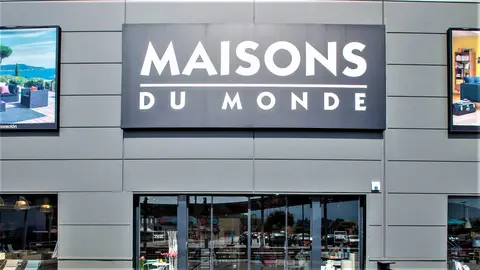 La elegancia y la calidad &oacute;ptimas en un sof&aacute; cama (moda 2022) se hacen realidad en Maisons Du Monde