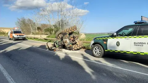 Muere un joven de 24 tras el vuelco de un tractor en Granada