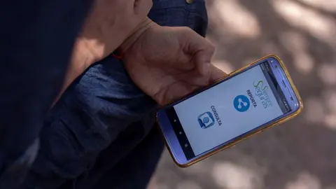 As&iacute; esp&iacute;a a una compa&ntilde;era de trabajo en M&aacute;laga instalando un software en el m&oacute;vil