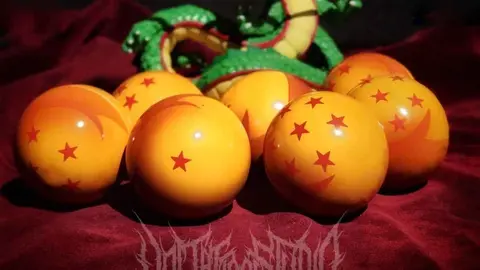 Bolas de drag&oacute;n que esconder&aacute; Pol Tattoo por Jerez