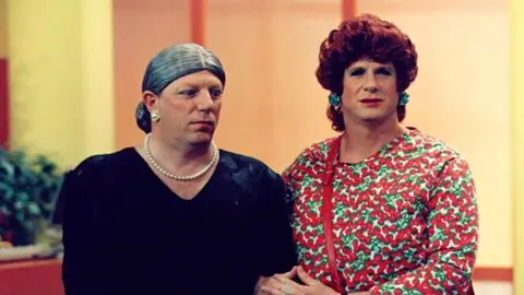 Los Morancos en un 'sketch' de Antonia y Oma&iacute;ta