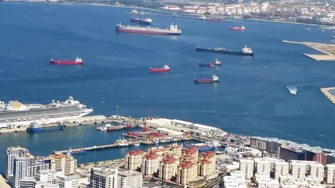 Encuentran un cad&aacute;ver flotando en la costa de C&aacute;diz