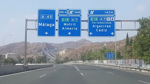 Pierde una pierna tras ser atropellado en Almer&iacute;a. Estaba cambiando la rueda del coche
