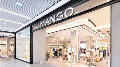 El vestido de Mango que parece sacado de un mantel de cocina: queda ideal en verano