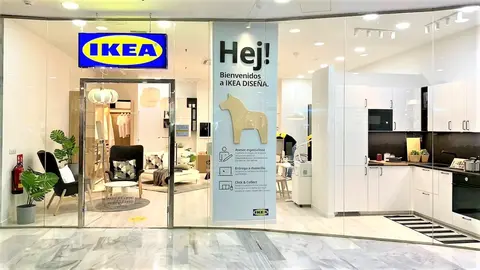 La estanter&iacute;a de madera modelo HEMNES de Ikea