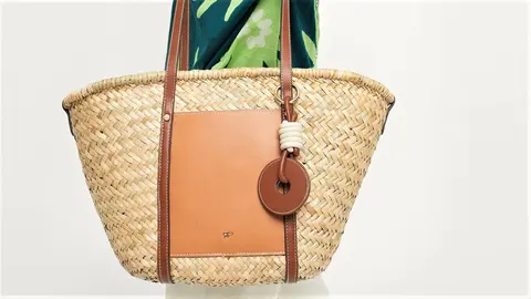 Este bolso gigante de Parfois (rebajas) es la copia perfecta del Loewe de Eugenia Silva