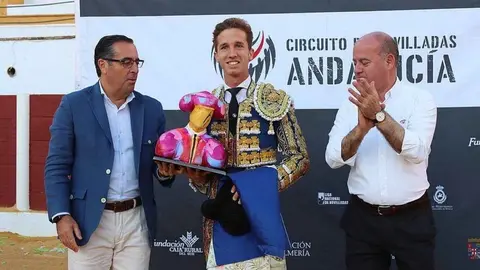 Calerito con el trofeo