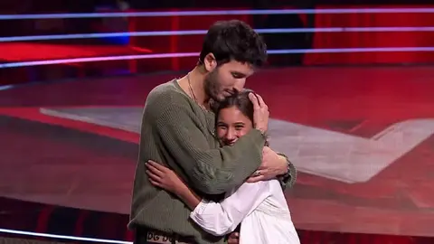 Luc&iacute;a Alia&ntilde;o con Sebasti&aacute;n Yatra