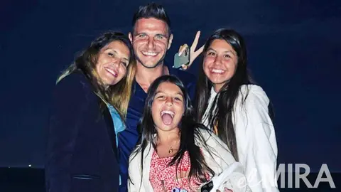 Joaqu&iacute;n S&aacute;nchez y Susana Saborido junto a sus hijas | El MIRA