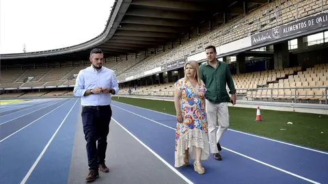 Visita a las pistas de atletismo de Chap&iacute;n