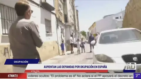 El periodista Javier Soltero en la calle Nueva