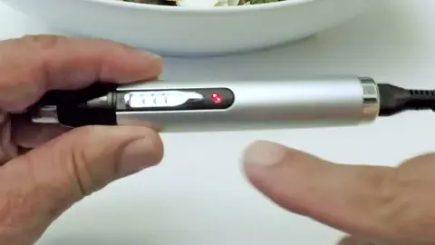 El cortapelos de nariz y oreja y recorta cejas que arrasa en Amazon se carga por usb