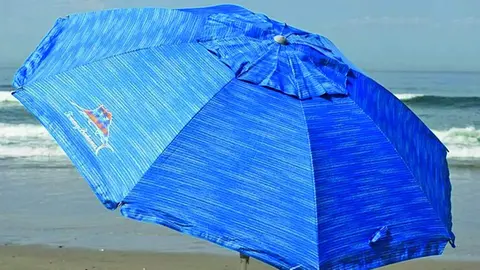 La sombrilla de m&aacute;s de 2 metros mejor valorada en Amazon: "firme en la arena incluso con viento"