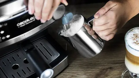 Cecotec se lanza al mundo de las cafeteras dobles y arrasa con su acabado profesional
