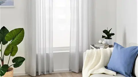 La pared del sal&oacute;n y todos sus muebles se ven diferentes con este look de 15 euros de Ikea