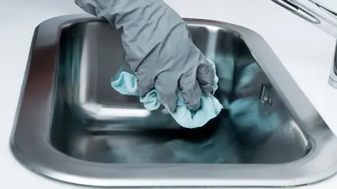 La soluci&oacute;n para mantener la encimera de la cocina como los chorros de oro: Leroy Merlin tiene el lote