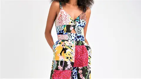 El mono de Desigual que parece hecho con retales de sobras de 100 prendas de ropa