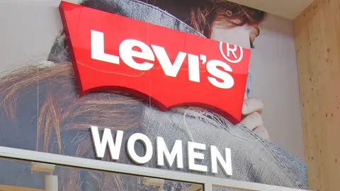 Levis acierta el tiro lanzando sus camisetas para mujer en Amazon a precio de Primark