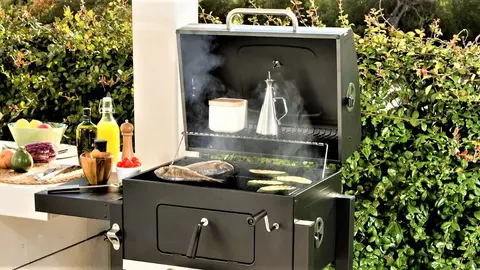 Llega el descuento a la barbacoa de carb&oacute;n para 8 personas de Leroy Merlin: irresistible