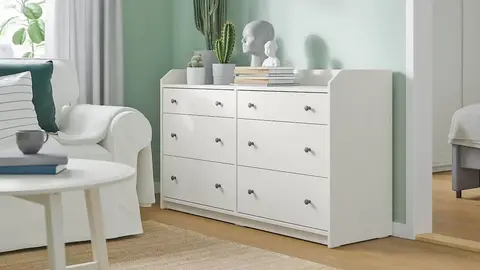 El mueble de Ikea imprescindible en el dormitorio que est&aacute; entre cl&aacute;sico y moderno: se lleva en blanco