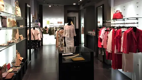 Roberto Verino entra con fuerza en El Corte Ingl&eacute;s con un vestido que causa sensaci&oacute;n en verano 2022