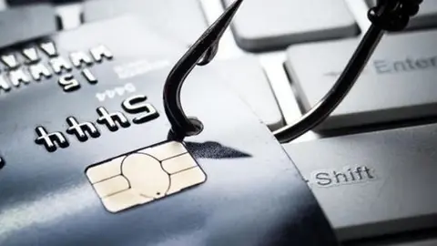 Esta es la brutal operaci&oacute;n contra una red de estafas por Internet. 25 detenidos en Linares (Ja&eacute;n)