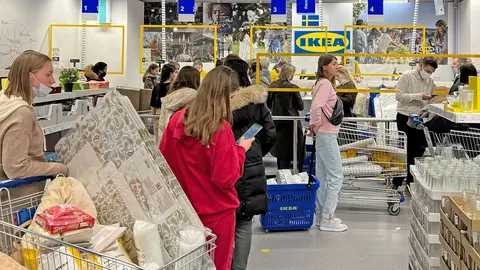 La l&aacute;mpara de 4 focos de Ikea que t&uacute; apuntas donde quieras de Ikea
