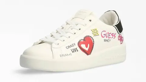 Las sneakers de Guess son las zapatillas m&aacute;s locas