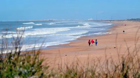 Encuentran el cad&aacute;ver de un hombre en la playa de Camposoto en San Fernando