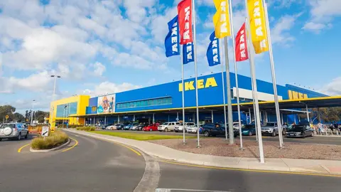 El &uacute;ltimo chollo de Ikea es un perchero para colgar chaquetas y ropa sin quitarle al armario