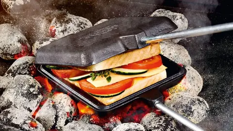 Llega a Lidl el utensilio para hacer s&aacute;ndwiches en el carb&oacute;n de las barbacoas