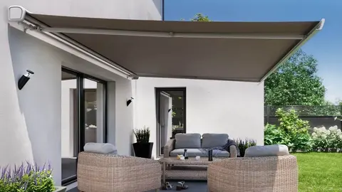 El folleto de Aniversario de Leroy Merlin trae el toldo motorizado perfecto: en oferta de 3 metros