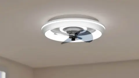 Llega a Leroy Merlin el ventilador de techo que parece un platillo volante: refresca y alumbra