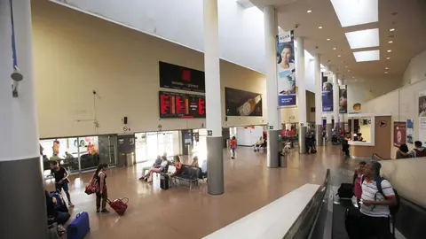 Apu&ntilde;alan y roban a un joven en plena estaci&oacute;n de autobuses de Granada