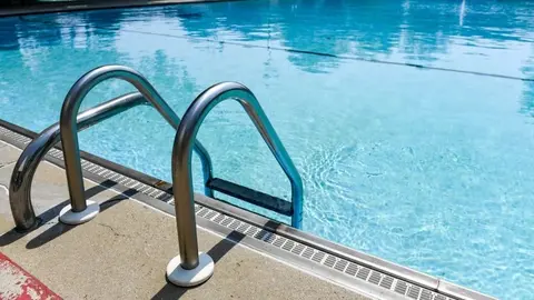 Muere un hombre ahogado en una piscina de Guadix