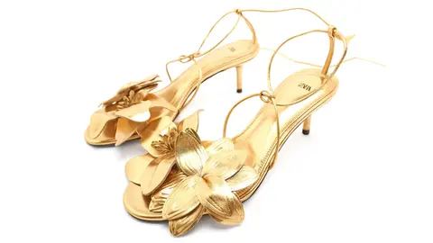 El invento de sandalias de Zara es una obra de arte de 'oro' que parece alta joyer&iacute;a