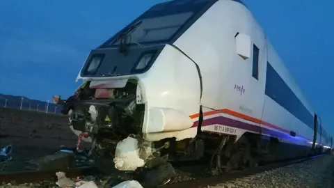 Muere tras chocar su coche contra un tren de cercan&iacute;as en &Aacute;lora (M&aacute;laga)