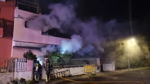 En llamas una casa en Alcal&aacute; de Guada&iacute;ra (Sevilla) con un beb&eacute; dentro