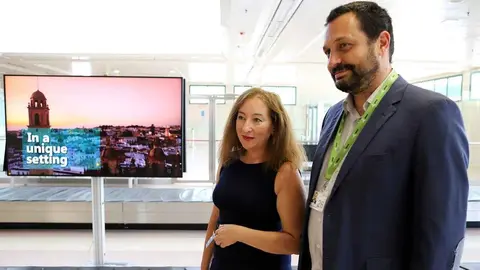 Una de las pantallas promocionales en el Aeropuerto de Jerez