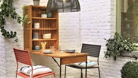 La mejor mesa para balcones y terrazas que es tambi&eacute;n estanter&iacute;a a la vez: la tiene Maisons Du Monde
