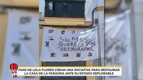 Pancarta frente a la casa de Lola Flores en Jerez