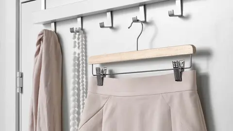 La percha para esta falda de Zara la tienes en Ikea por 1 euro