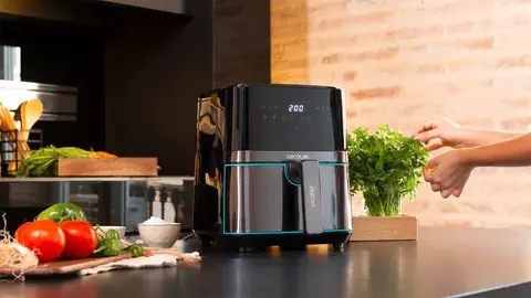 Moulinex y Cecotec echan al ruedo en Media Markt sus freidoras de aire de mayor &eacute;xito