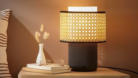 M&aacute;s moderno imposible: Ikea trae una nueva l&aacute;mpara para la mesa de noche que es altavoz inteligente