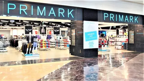 Si la ves corres a Primark para llev&aacute;rtela: la camiseta extra larga de Disney que te sirve de pijama