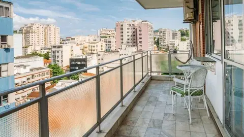 La nueva hamaca de Ikea en los colores del Atl&eacute;tico de Madrid se monta en balc&oacute;n, terraza o jard&iacute;n